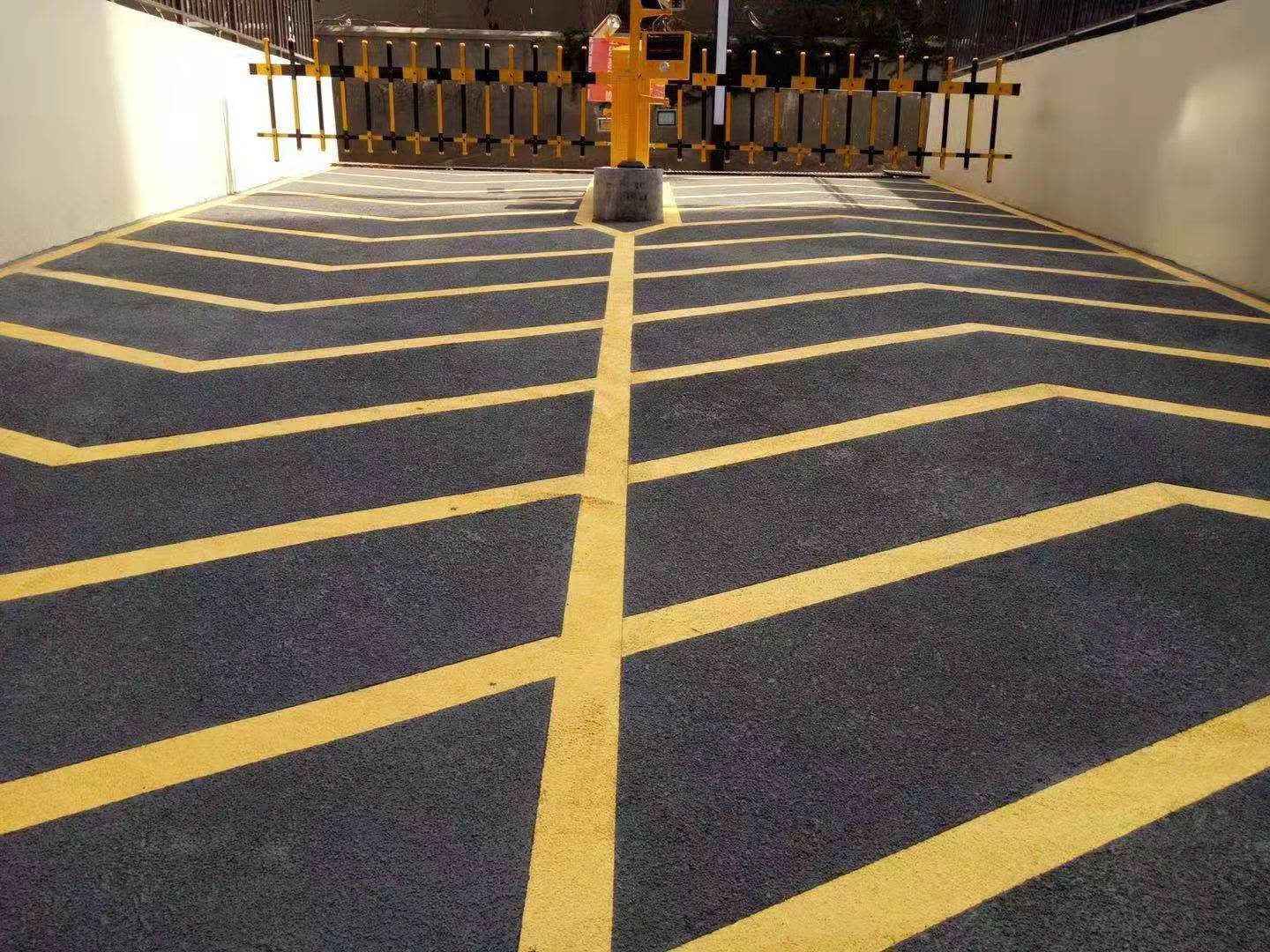 防滑坡道-地下車庫出入口